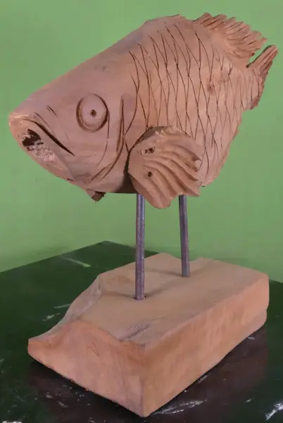 Product image 7 of the product “Carved tilapia wood on stand ”